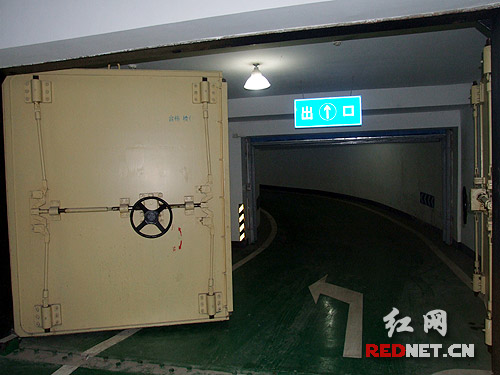 湖南女干部探訪地下生命線 平常車庫原是人防工程
